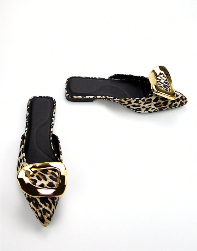 Women's Classic Fashion Gold Hardware Embellished Leopard Print Fabric Pointed Toe Comfortable Flat Mule Shoes, Daily Wear